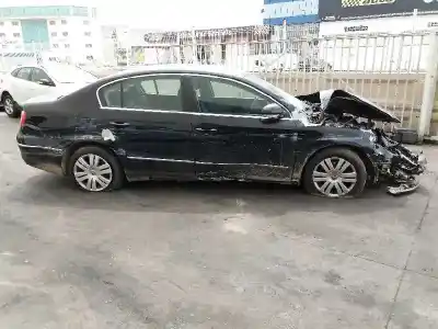 Vehículo de desguace VOLKSWAGEN PASSAT BERLINA (3C2) 2.0 TDI del año 2007 con motor BKP