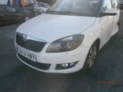 Veículo de Sucata skoda fabia (5j2 ) 1.2 12v 69 cv / 51 kw do ano 2014 alimentado cgp