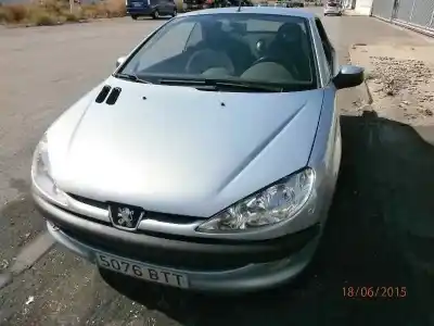 Veicolo di demolizione PEUGEOT 206 CC CC dell'anno 2002 alimentato NFU(TU5JP4)