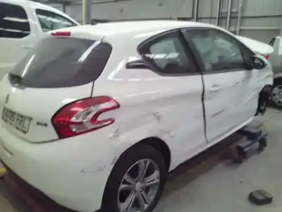Sloopvoertuig peugeot 208 i (ca_, cc_) 1.2 vti 82 van het jaar 2013 aangedreven hm01