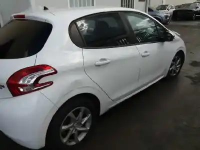 Veículo de Sucata peugeot 208 active do ano 2015 alimentado 9h06