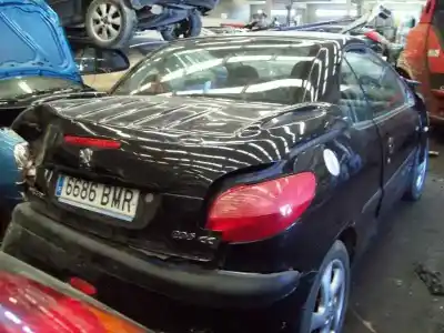 Sloopvoertuig peugeot 206 cc cc van het jaar 2001 aangedreven nfu