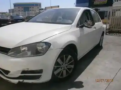 Veicolo di demolizione VOLKSWAGEN GOLF VII LIM. Business BlueMotion Tech. dell'anno 2015 alimentato CXXB