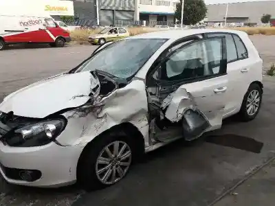 Veicolo di demolizione volkswagen golf vi (5k1) 1.6 tdi dell'anno 2009 alimentato cay