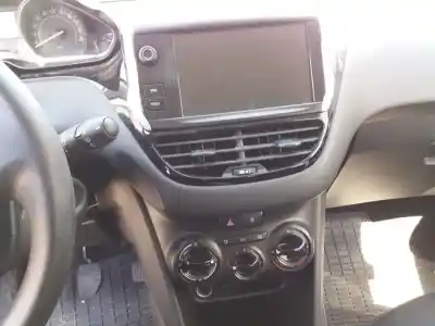 Veículo de Sucata peugeot 208 1.6 blue-hdi fap do ano 2019 alimentado yh01