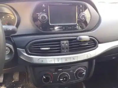 Veicolo di demolizione fiat tipo sedán (356_, 357_) 1.4 (356sxa1b) dell'anno 2017 alimentato 843a1000