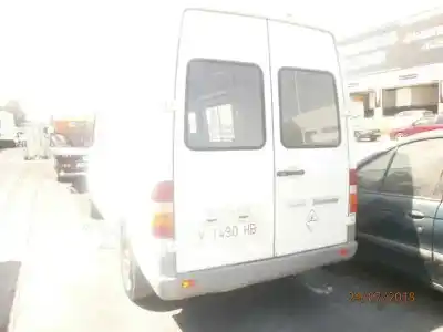 Véhicule à la ferraille mercedes                                           sprinter furgón                                                                                                                                                                                                                                            2.2 211 cdi (901.6/902.661-662)                                                                                                                                                                                                                            de l'année 2000 alimenté 611981