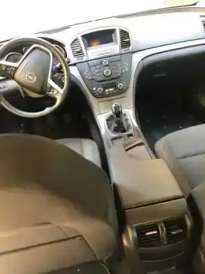 Véhicule à la ferraille opel insignia berlina edition de l'année 2010 alimenté a20dth