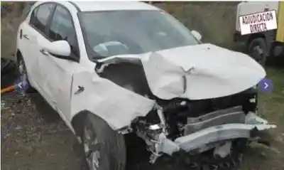 Veicolo di demolizione fiat tipo sedán (356_, 357_) 1.4 (356sxa1b) dell'anno 2017 alimentato 843a1000