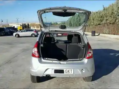 Sloopvoertuig dacia sandero 1.6 cat van het jaar 2009 aangedreven k7m710