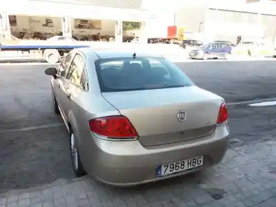 Sloopvoertuig fiat linea (323_, 110_) 1.4 van het jaar 2011 aangedreven 350a1000