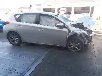 Veículo de Sucata toyota auris 1.8 16v (híbrido) do ano 2015 alimentado 2zr