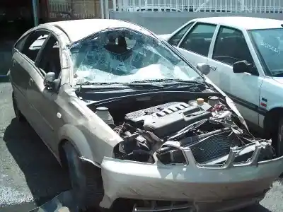 Veículo de Sucata daewoo lacetti sx do ano 2004 alimentado f16d3g