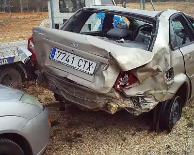 Veículo de Sucata daewoo lacetti sx do ano 2004 alimentado f16d3g