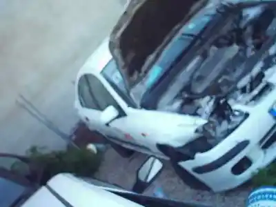 Veículo de Sucata nissan almera (n16/e) comfort do ano 2001 alimentado yd22