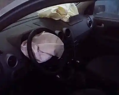 Veículo de Sucata ford fusion (cbk) newport do ano 2003 alimentado f6ja