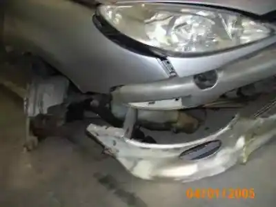 Veicolo di demolizione peugeot 206 cc cc dell'anno 2001 alimentato nfu