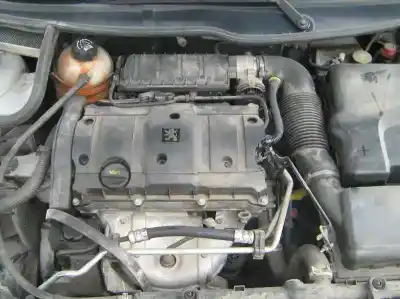 Veicolo di demolizione peugeot 206 cc cc dell'anno 2001 alimentato nfu