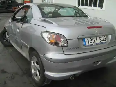 Veicolo di demolizione peugeot 206 cc cc dell'anno 2001 alimentato nfu