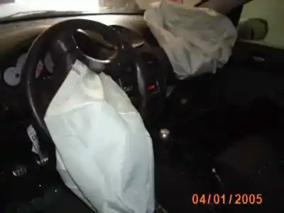 Veicolo di demolizione peugeot 206 cc cc dell'anno 2001 alimentato nfu