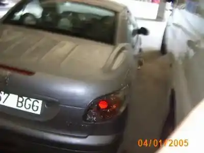 Veicolo di demolizione peugeot 206 cc cc dell'anno 2001 alimentato nfu