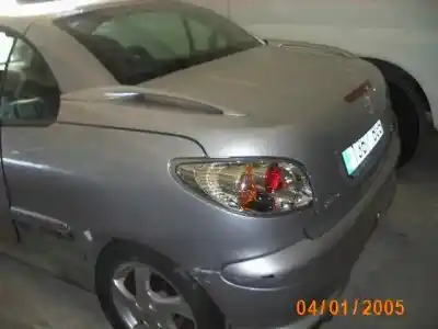 Veicolo di demolizione peugeot 206 cc cc dell'anno 2001 alimentato nfu