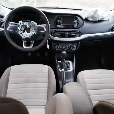 Veicolo di demolizione fiat tipo sedán (356_, 357_) 1.4 (356sxa1b) dell'anno 2017 alimentato 843a1000