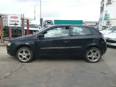 Veicolo di demolizione fiat stilo (192_) 1.6 16v (192_xb1a) dell'anno 2004 alimentato 182b6000