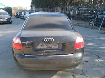 Veículo de Sucata audi a4 berlina (8e) bau do ano 2004 alimentado bau