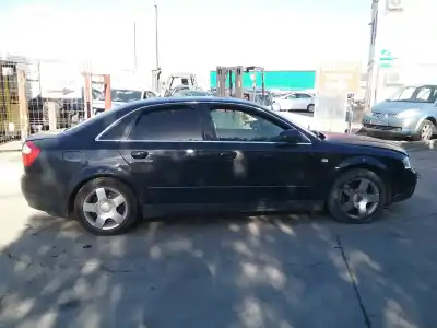 Veículo de Sucata audi a4 berlina (8e) bau do ano 2004 alimentado bau