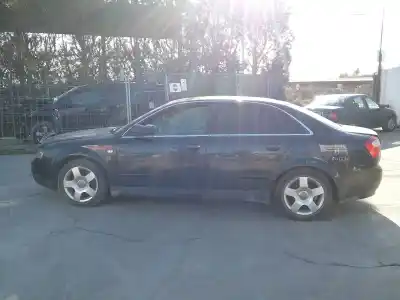 Veículo de Sucata audi a4 berlina (8e) bau do ano 2004 alimentado bau