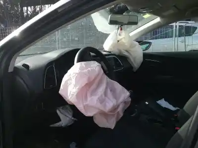 Здавання транспортного засобу seat leon (5f1) reference року 2014 потужний cjz