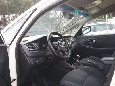 Veículo de Sucata KIA CARENS (RP) D4FD do ano 2015 alimentado D4FD