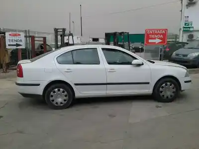 Veicolo di demolizione skoda octavia berlina (1z3) bjb dell'anno 2005 alimentato bjb