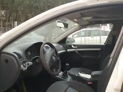 Veicolo di demolizione skoda octavia berlina (1z3) bjb dell'anno 2005 alimentato bjb