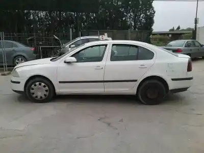 Veicolo di demolizione skoda octavia berlina (1z3) bjb dell'anno 2005 alimentato bjb