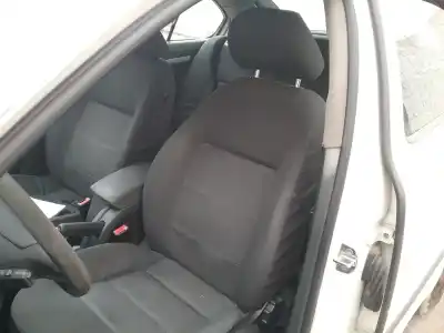 Veicolo di demolizione skoda octavia berlina (1z3) bjb dell'anno 2005 alimentato bjb