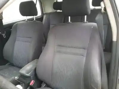 Sloopvoertuig toyota corolla (e12) 1cdftv van het jaar 2004 aangedreven 1cdftv