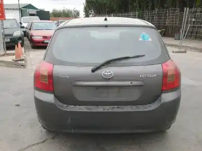 Sloopvoertuig toyota corolla (e12) 1cdftv van het jaar 2004 aangedreven 1cdftv