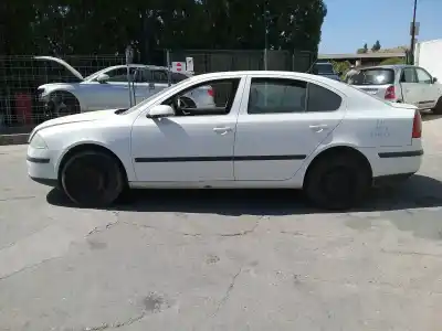 Veicolo di demolizione SKODA OCTAVIA BERLINA (1Z3) BJB dell'anno 2004 alimentato BJB