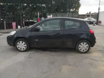 Veículo de Sucata RENAULT CLIO III 1.5 dCi Diesel CAT 75 CV / 55 KW do ano 2011 alimentado K9K67
