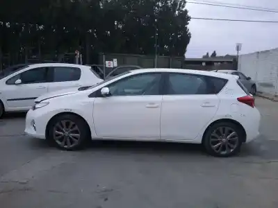 Veículo de Sucata TOYOTA AURIS (E18) TOYOTA AURIS do ano 2013 alimentado 2ZR