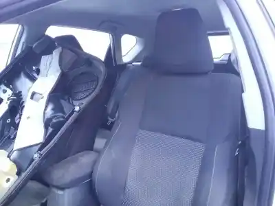 Veículo de Sucata toyota auris (e18) toyota auris do ano 2013 alimentado 2zr