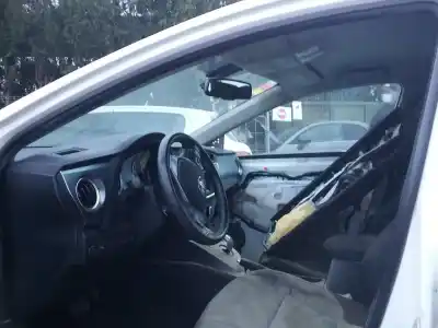 Veículo de Sucata toyota auris (e18) toyota auris do ano 2013 alimentado 2zr