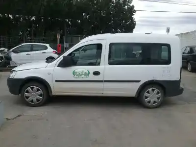 Veicolo di demolizione OPEL COMBO Familiar dell'anno 2005 alimentato Z13DT