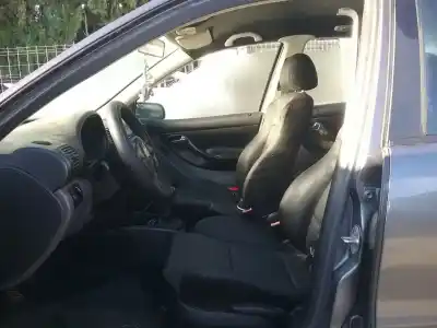 Véhicule à la ferraille seat leon (1m1) signo de l'année 2002 alimenté azd