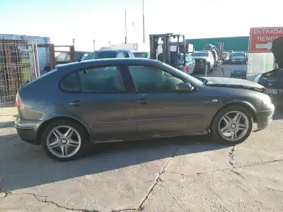 Véhicule à la ferraille seat leon (1m1) signo de l'année 2002 alimenté azd