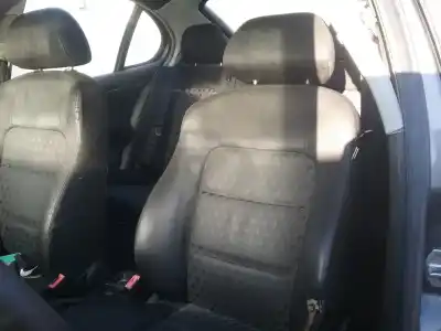 Véhicule à la ferraille seat leon (1m1) signo de l'année 2002 alimenté azd