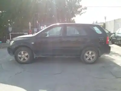 Veicolo di demolizione KIA SORENTO KIA SORENTO I (JC) 2002-2011 dell'anno 2008 alimentato D4CB