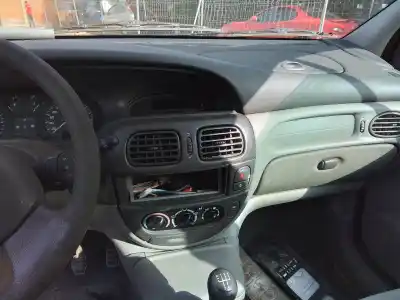 Здавання транспортного засобу renault megane i scenic ja renault року 2002 потужний f9q k7